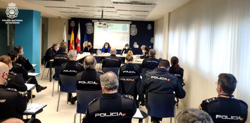 La Jefatura Superior de Policía de Cantabria  forma a sus agentes en la lucha contra los Delitos de Odio  