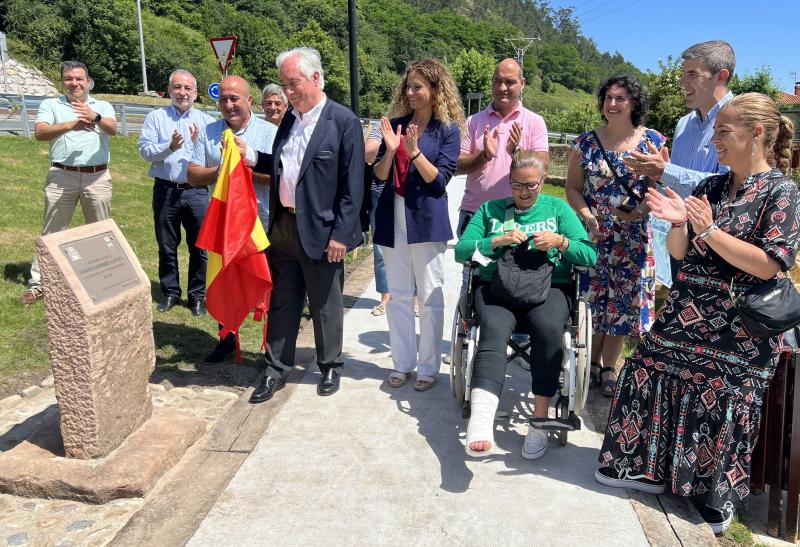 Cartes dedica el nuevo área de descanso en Riocorvo al jefe de la Demarcación de Carreteras del Estado en Cantabria