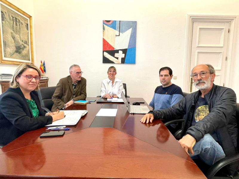 La delegada del Gobierno en Cantabria se reúne con las Mesas de Movilidad Sostenible para abordar la mejora del servicio de Cercanías