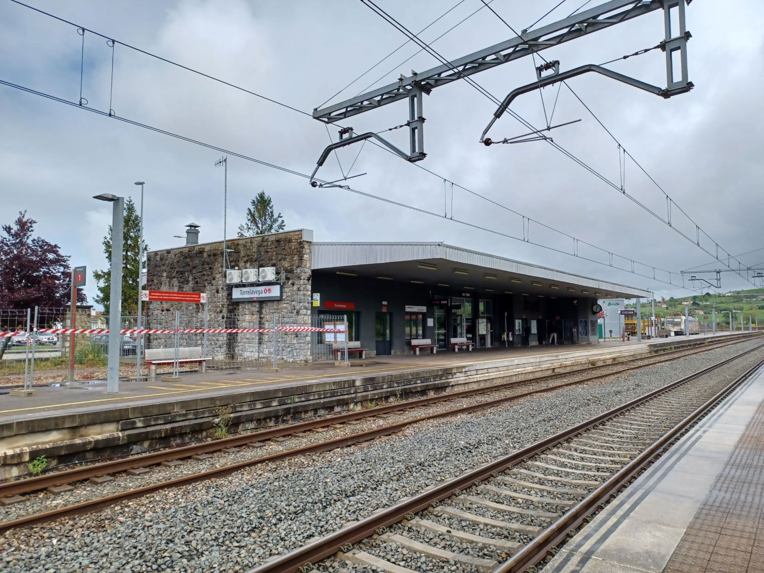 Adif inicia las obras de accesibilidad de la estación de Torrelavega-Tanos
