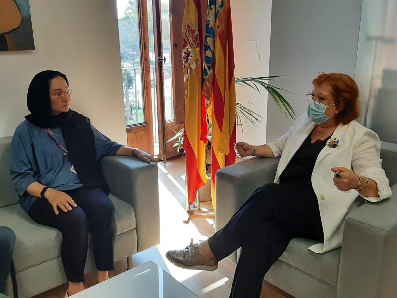 Reunión de la delegada del Gobierno, Gloria Calero con la activista feminista Shirin Musa