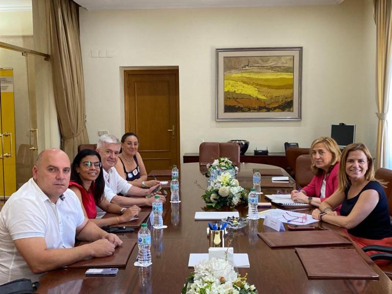 La delegada del Gobierno mantiene una reunión con los responsables de los sindicatos CCOO y UGT en Alicante