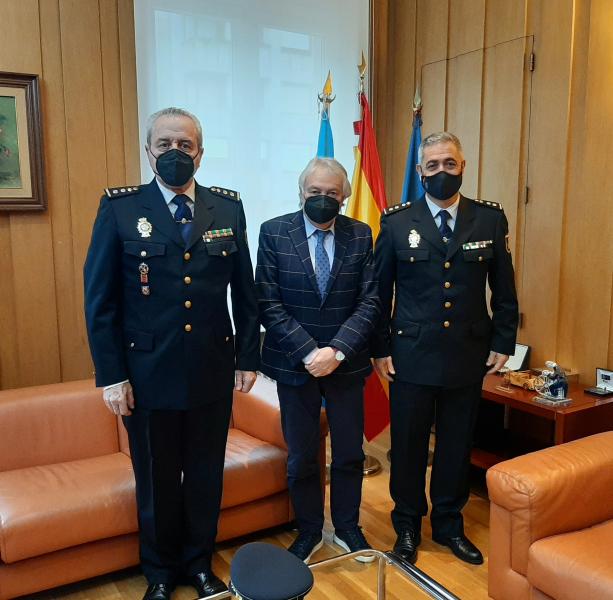 El subdelegado del Gobierno recibe al nuevo comisario jefe provincial de Operaciones de la Comisaría de Policía Nacional de Ourense