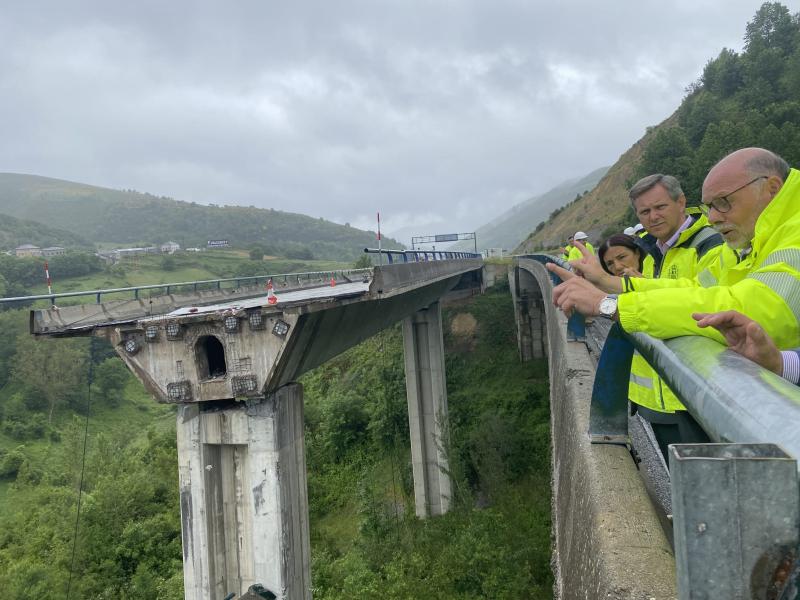José Miñones traslada como prioridades do Goberno “garantir a seguridade, favorecer a circulación e axilizar a reconstrución” do viaduto da A-6