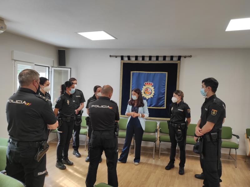 Isabel Rodríguez da la bienvenida a los nuevos agentes en prácticas de la Policía Nacional en la provincia