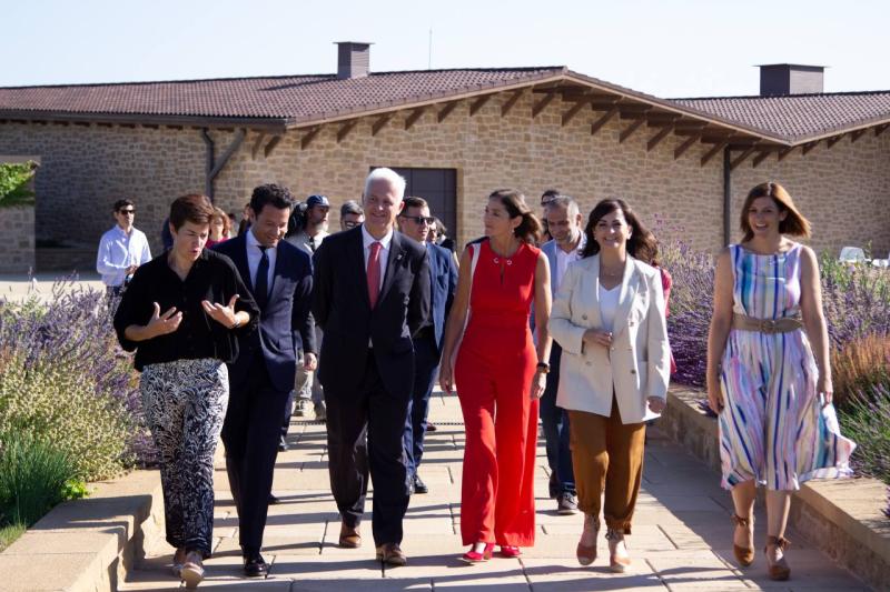Presentación en La Rioja del Plan turístico nacional de enogastronomía, que se enmarca en el Plan de Modernización y Competitividad del sector turístico y supondrá una inversión de 68,6 millones de euros