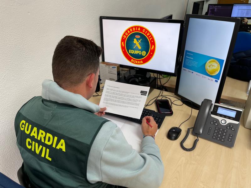 El Equipo @ de la Guardia Civil de Bizkaia alerta sobre el incremento de estafas con inversiones bursátiles 